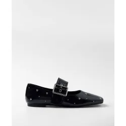 Zapatos planos de mujer con tachuelas y cierre de hebilla