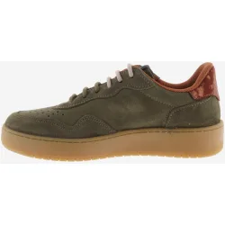Zapatillas de serraje de mujer con piezas metalizadas y suela caramelo