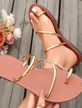 Nuevas sandalias planas a rayas con tira en el dedo, tira trasera de metal fina, sandalias planas casuales para uso diario, vacaciones y viajes con ti - Shein - FashionsVida