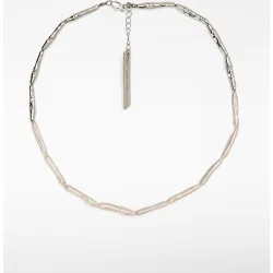 Collar con perlas alargadas