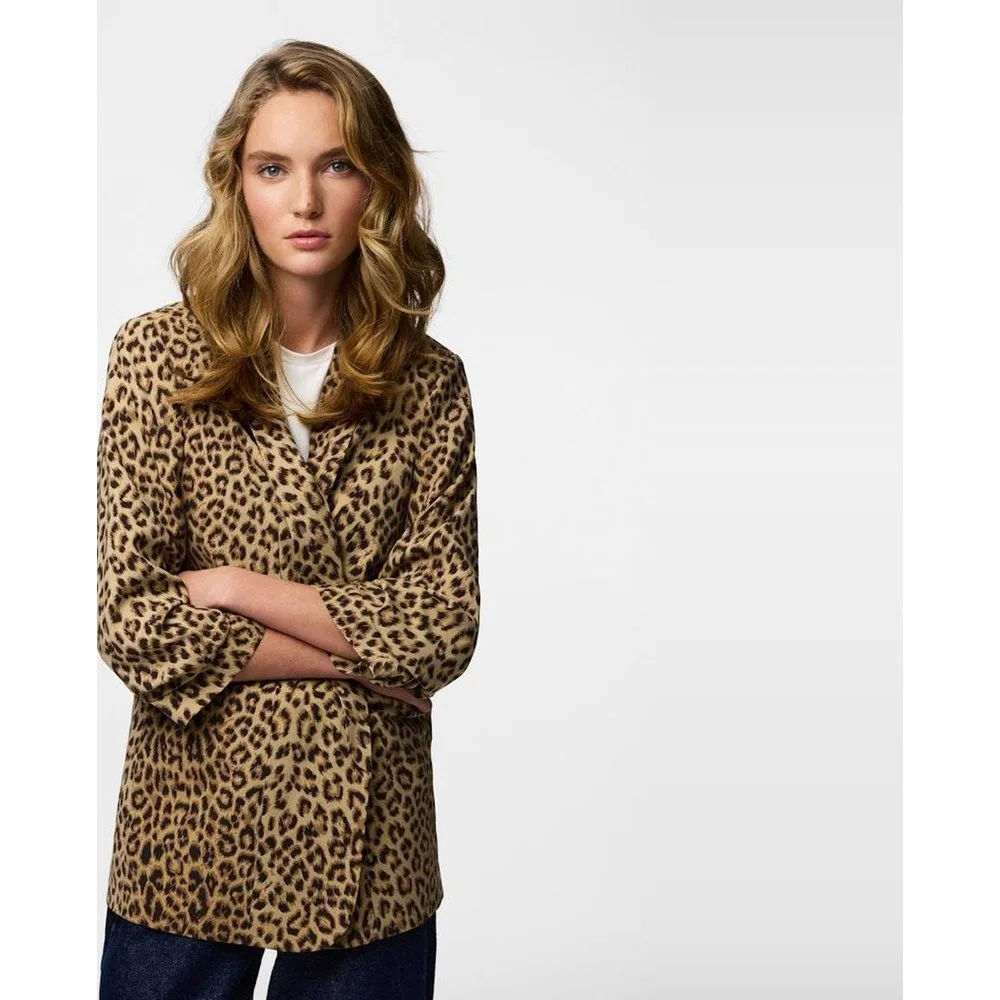 Blazer de mujer estampada con mangas 3-4 y cuellos de solapa - Pieces - FashionsVida