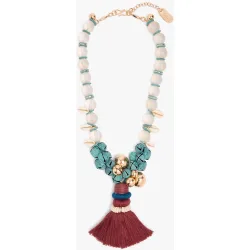 Collar corto con cuentas y fleco decorativo