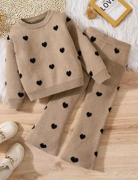 Set de 2 piezas con top holgado de cuello redondo con estampado de corazón y pantalones acampanados de punto suéter informal para niña joven 7Y - Shein - FashionsVida
