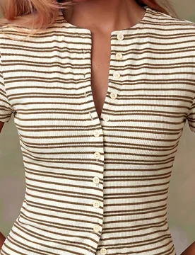 Top casual de mujer a rayas beige y marrón, manga corta, abotonado sencillo, estilo retro, para volver a la escuela, verano, salir, brunch de vacacio - Shein - FashionsVida