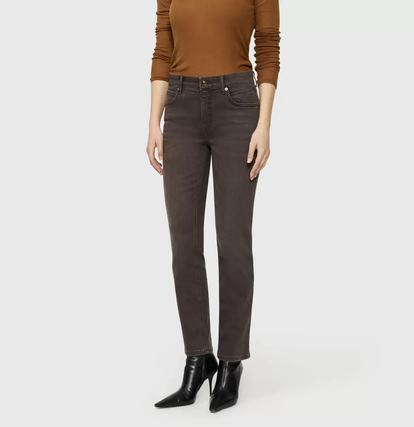 MELANIE female - 40 / /30 - FashionsVida