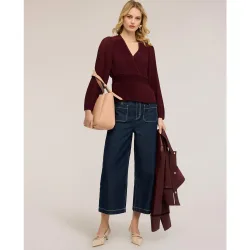 Blusa de mujer plisada de georgette con escote en v ajuste regular