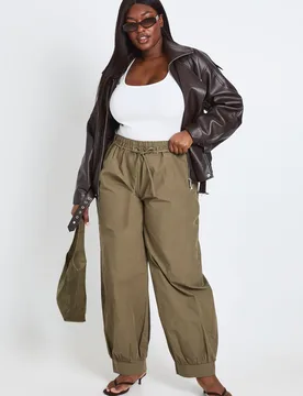 Womens Plus Relaxed Cargo Trouser - Khaki - Size 20 Uk - Boohoo - FashionsVida