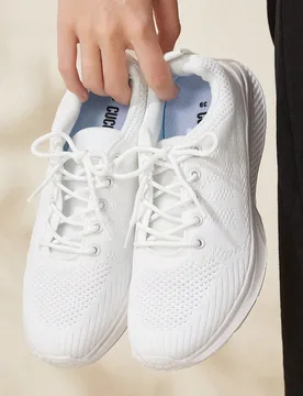 Zapatos deportivos blancos ligeros para correr al aire libre de uso casual para damas, de temporada lisa para vacaciones de verano, en oferta de tempo - Shein - FashionsVida