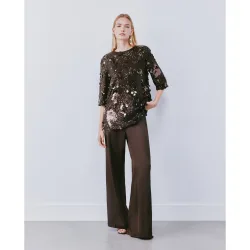 Top de mujer con cuello caja y lentejuelas