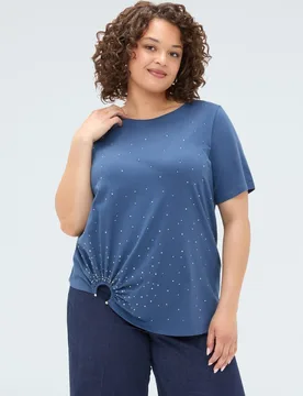 Camiseta de mujer con hotfix y detalle de anilla hotfix distribuidos en la parte delantera y detalle de anilla en el bajo - Fiorella Rubino - FashionsVida