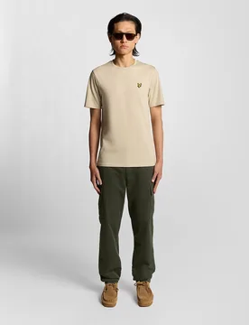 Men's Regular Fit Cargo Pocket Trouser in Olive - Lyle & Scott - FashionsVida