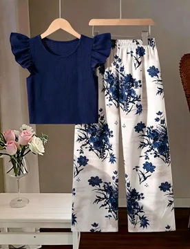 Conjunto de 2 piezas para niñas preadolescentes: top de manga corta con cuello redondo y textura de punto, y pantalones rectos de tela estampada, est - Shein - FashionsVida