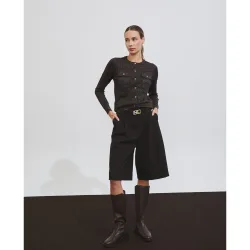 Bermuda de mujer con cinturón ajustable y raya planchada