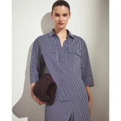 Blusa de mujer con bolsillos y cuello caja