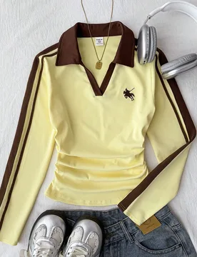 Camiseta de manga larga para niñas preadolescentes, de punto, casual, con cuello, color crema, amarillo y marrón, ajuste ceñido en la cintura y con - Shein - FashionsVida