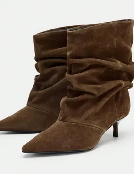 Botas altas hasta el muslo con tacón de gatita y pliegues, estilo retro, con punta puntiaguda, que llegan por encima de la rodilla. Colección 2025. - Shein - FashionsVida