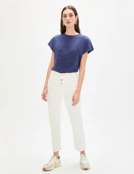 Vaquero recto de mujer ligeramente acampanado con bajo deshilachado - Lola Casademunt - FashionsVida