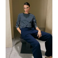 Camiseta de mujer con manga larga y cuello caja