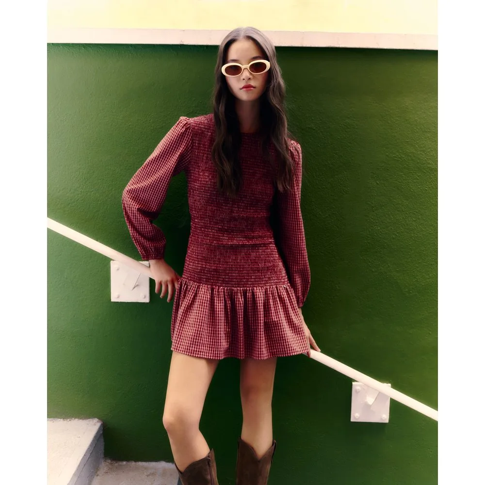 Vestido corto de manga larga y gomas - Green Coast - FashionsVida