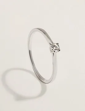 Anillo solitario de oro blanco de 18k con diamante en talla brillante de 0,10ct - El Corte Inglés - FashionsVida