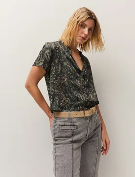Camisa de mujer con estampado y escote mao - System Action - FashionsVida
