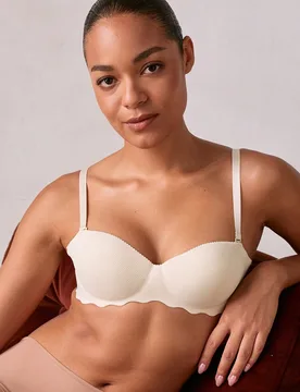 Sujetador Push UP para mujer de pecho pequeño color beige, bralette sin costuras y sin aros, unicolor diseño simple para uso diario con copa de palm - Shein - FashionsVida