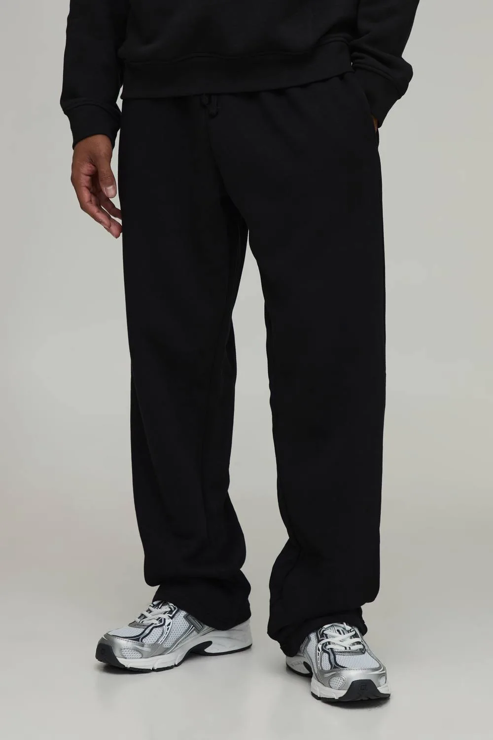 Herren Basic Jogginghose Mit Geradem Bein Black Größe XS - boohooMAN - FashionsVida