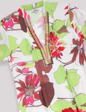 Vestido midi estampado con escote en pico y manga corta - Niza - FashionsVida