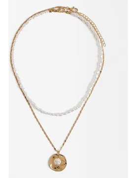 Collar doble de eslabones y perlas con medalla en - Parfois - FashionsVida