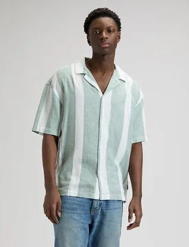 Camisa de hombre resort de manga corta de corte relaxed - Lee - FashionsVida