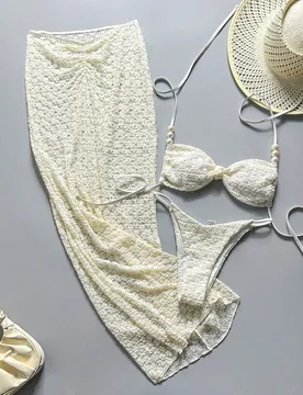 Conjunto de 3 piezas/Set de bikini sexy para mujer con top bandeau halter de tela texturizada floral de unicolor con decoración de perlas, braguita d - Shein - FashionsVida