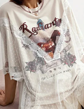 Camiseta casual versátil de uso diario para mujer talla grande con ribete de encaje y estampado de letras 2XL - Shein - FashionsVida