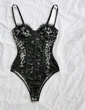Camiseta sin tirantes con estampado de leopardo y encaje en el frente, sexy para vacaciones/días festivos, adecuada para fiestas, citas, San Valentí - Shein - FashionsVida