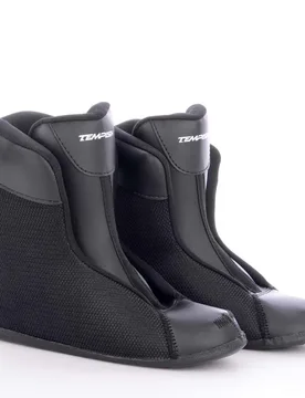 Location 16 Patins à Chaussures Intérieures Pour Jeunes Black EU 33 unisex - Tempish - FashionsVida