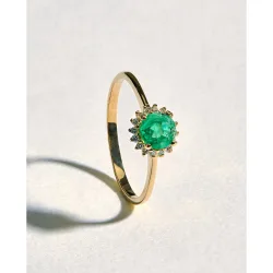 Anillo de oro con diamante y esmeralda