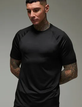 Herren Tall Man Active Leichtes Essential Gym Regular Fit Raglan T-Shirt Black Größe 36-37 - boohooMAN - FashionsVida
