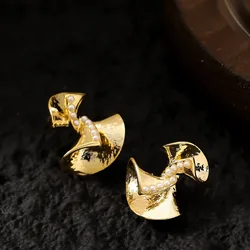 Fashionable, exquisite, simple, twisted, small skirt, pearl earrings, light luxury, fashionable, high-end, personalized earrings
