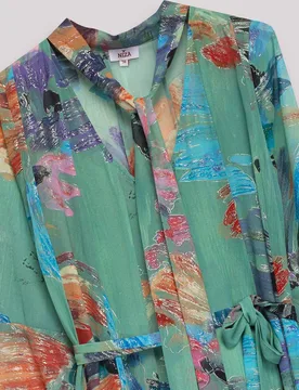 Vestido corto fluido con cuello en pico y manga amplia - Niza - FashionsVida