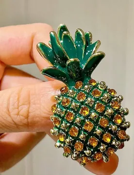 Heavy industry haute couture pineapple exquisite Seiko brooch - Aliexpress - FashionsVida