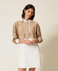 Robe courte en molleton et dentelle