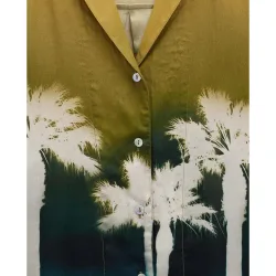 Camisa de mujer de manga corta con estampado de palmeras