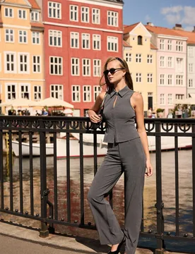 Ärmelloses Top mit Druckknöpfen Graumeliert L - Stradivarius - FashionsVida