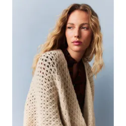 Poncho de mujer de punto con flecos