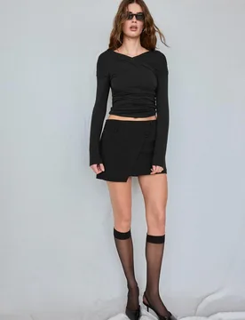 T-Shirt mit überkreuztem Bateau-Ausschnitt Schwarz M - Stradivarius - FashionsVida