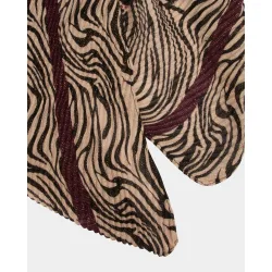 Bufanda con estampado animalier y detalles metalizados