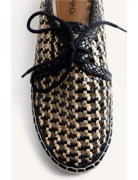 Bluchers de mujer de piel con trenzado bicolor hecho a mano - Gioseppo - FashionsVida