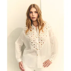 Blusa de mujer con calados