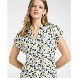 Camiseta de mujer estampada con cuello en v ajuste regular y mangas cortas