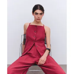 Chaleco de mujer con tirantes y pinzas