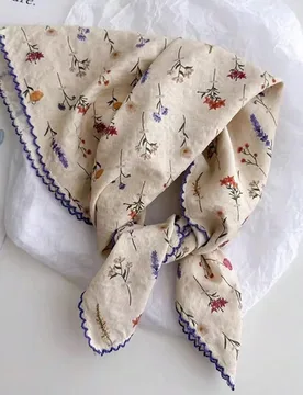 Pañuelo de seda con estampado floral diminuto de 60 cm en beige, nuevo accesorio de primavera/otoño para mujer, elegante y versátil pañuelo fino p - Shein - FashionsVida